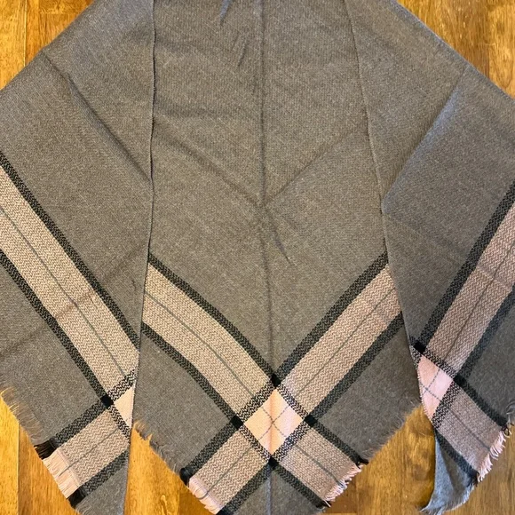 NWT Plaid Blanket Scarf Wrap - Picture 2 of 9